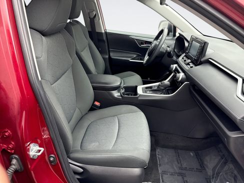 Used 2022 Toyota RAV4 XLE image 16