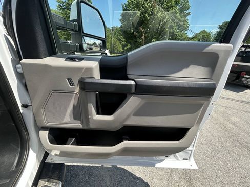 Used 2018 Ford F550 4x4 Crew Cab Super Duty w/ Power Equipment Group image 20