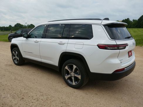 New 2026 Jeep Grand Cherokee L Limited w/ Trailer Tow Package AWD/4WD image 6