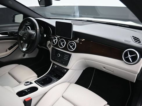Used 2016 Mercedes-Benz GLA 250 image 42