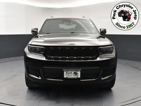 Used 2023 Jeep Grand Cherokee L Altitude image 2