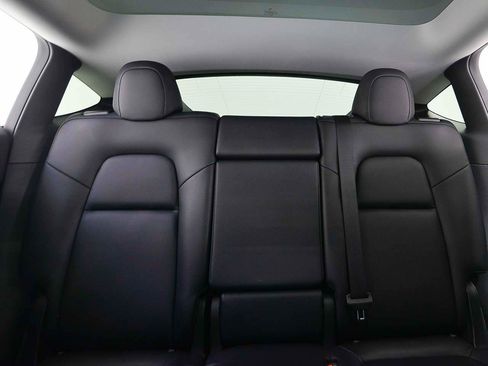 Used 2024 Tesla Model Y Long Range image 9