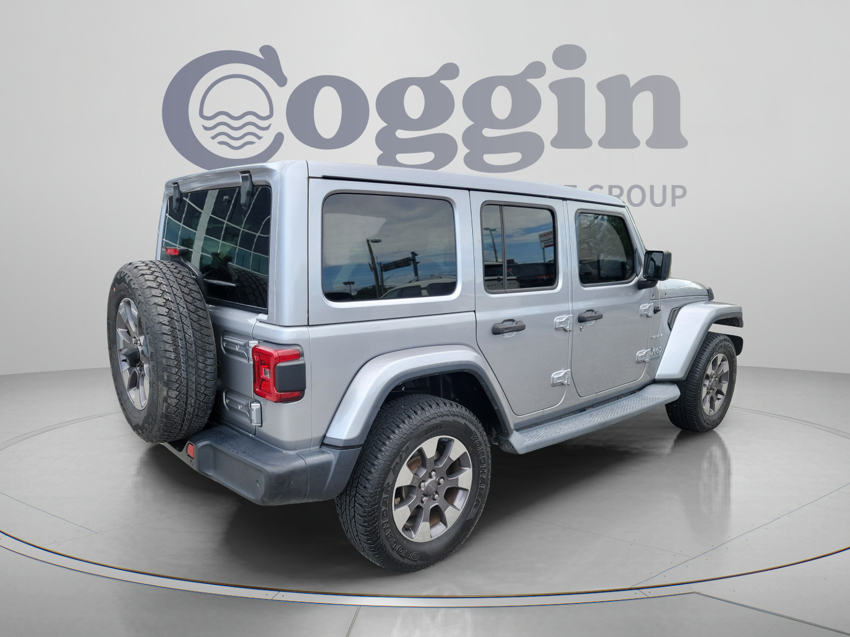 Used 2019 Jeep Wrangler Unlimited Sahara AWD/4WD image 3