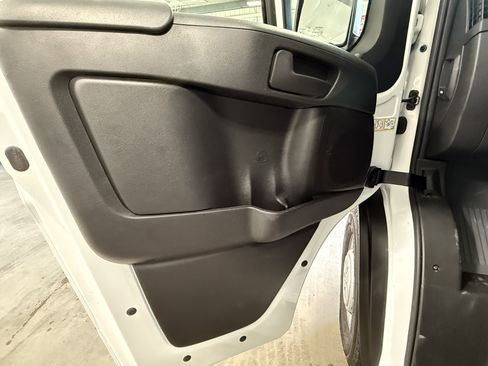 Used 2025 RAM ProMaster 2500 w/ Convenience Group image 17