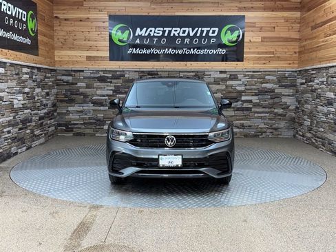 Used 2022 Volkswagen Tiguan SE R-Line AWD/4WD image 3