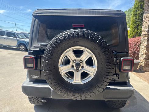 Used 2018 Jeep Wrangler Unlimited Sport S AWD/4WD image 4