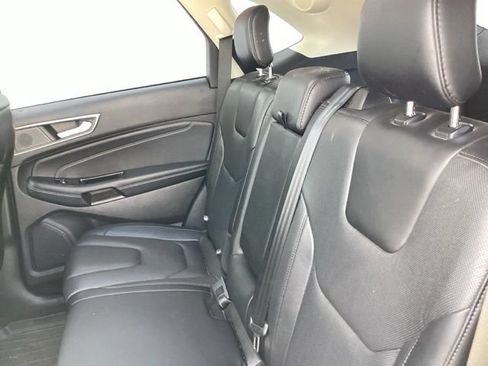 Used 2019 Ford Edge Titanium w/ Equipment Group 301A AWD/4WD image 18