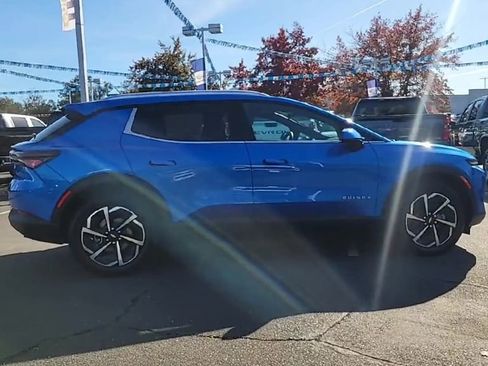 New 2026 Chevrolet Equinox EV LT image 9