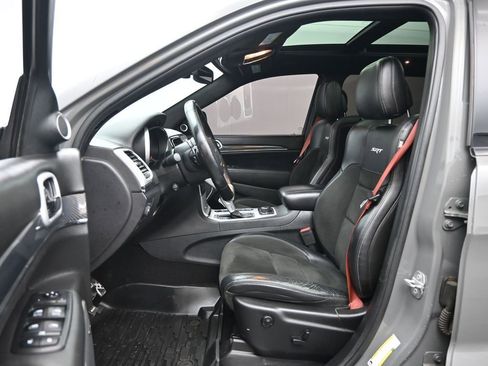Used 2019 Jeep Grand Cherokee SRT image 24
