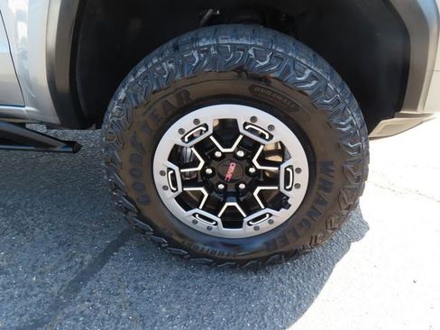 Used 2023 GMC Canyon AT4X w/ Edition 1 AWD/4WD image 11