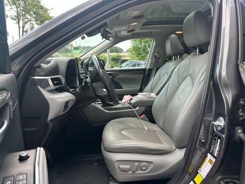 Used 2021 Toyota Highlander Platinum AWD/4WD image 8