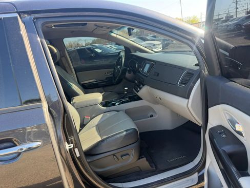 Used 2021 Kia Sedona EX w/ EX Premium Package FWD image 26