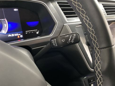 Used 2022 Volkswagen Tiguan SE image 23