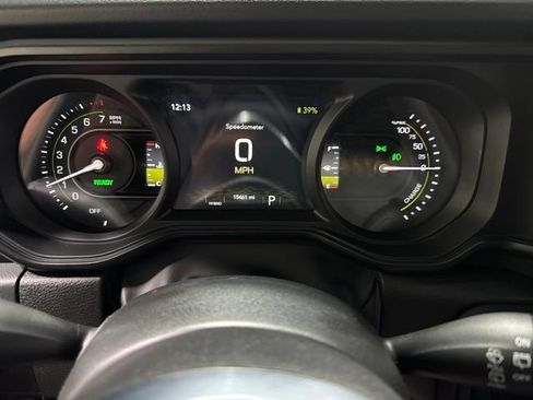 Used 2024 Jeep Wrangler Unlimited Sahara w/ Technology Group AWD/4WD image 18