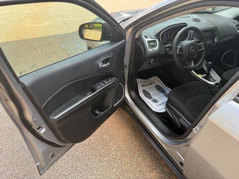 Used 2021 Jeep Compass Sport FWD image 9