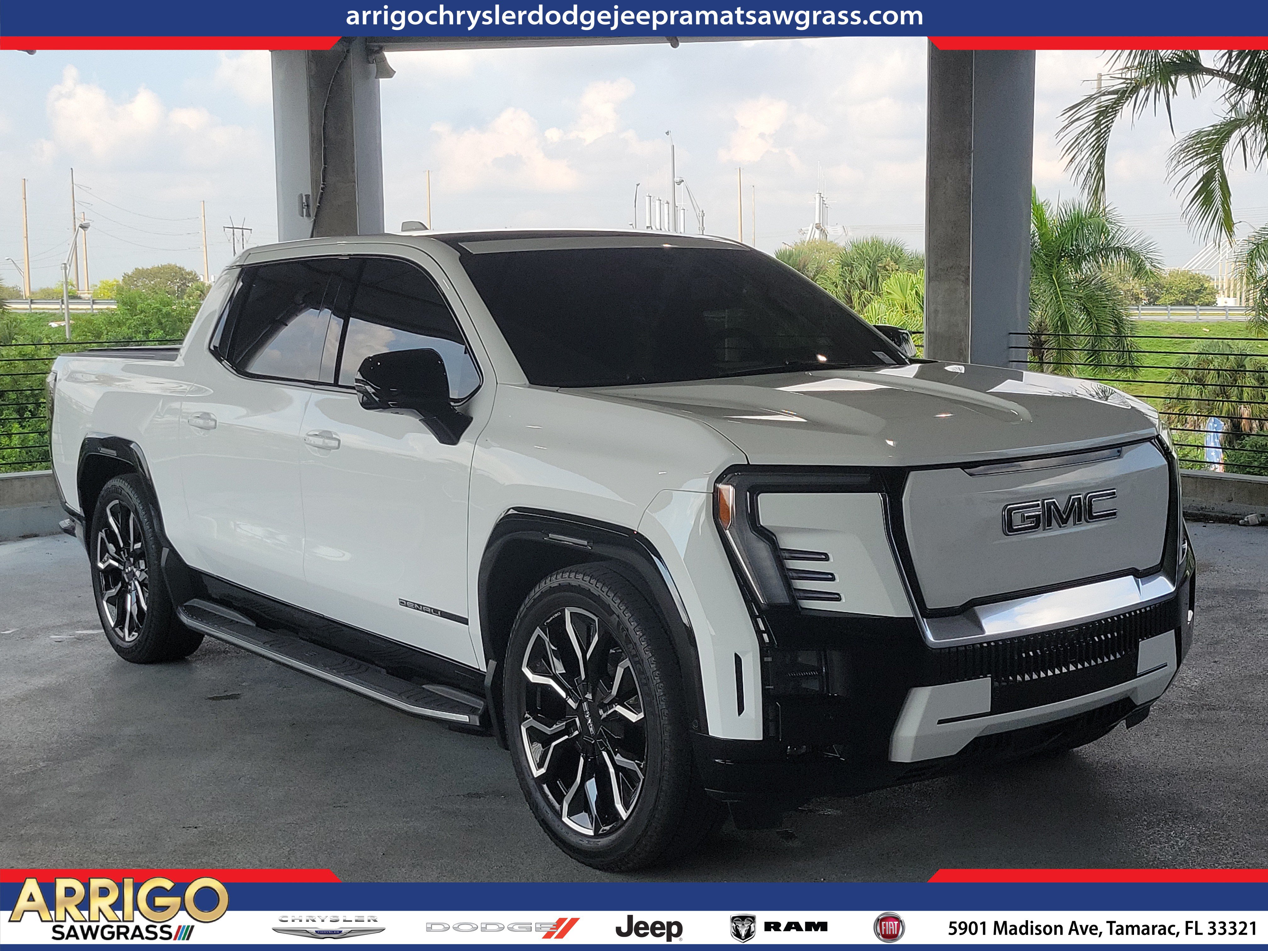 Used 2025 GMC Sierra EV Denali AWD/4WD image 1