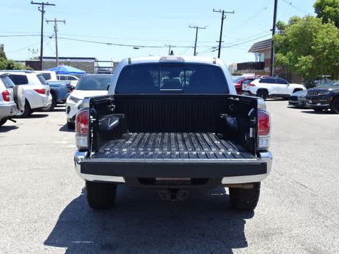 Certified 2023 Toyota Tacoma TRD Off-Road AWD/4WD image 12