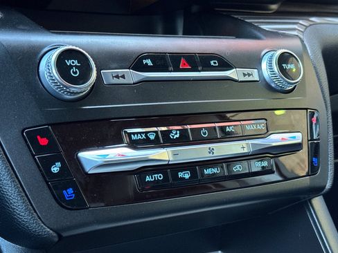 Used 2020 Ford Explorer Limited w/ Class III Trailer Tow Package image 21