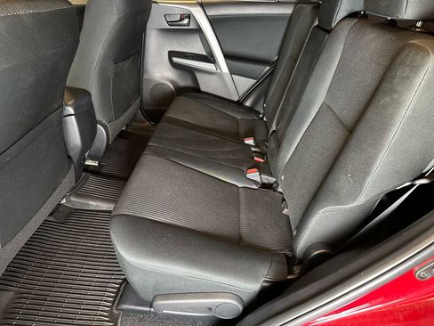 Used 2018 Toyota RAV4 LE w/ All Weather Liner Package AWD/4WD image 20