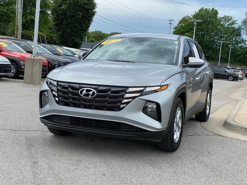 Used 2022 Hyundai Tucson SE w/ Cargo Package FWD image 3