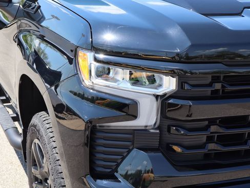 Used 2024 Chevrolet Silverado 1500 LT Trail Boss w/ Convenience Package II AWD/4WD image 2