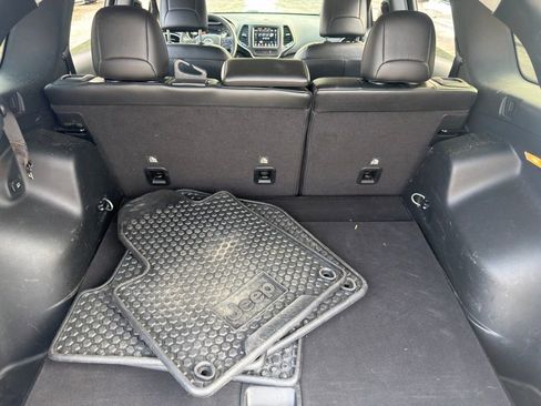 Used 2022 Jeep Cherokee Trailhawk w/ Premium Leather Package image 35