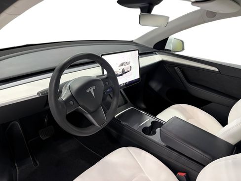 Certified 2023 Tesla Model Y Long Range AWD/4WD image 9