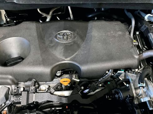 Used 2025 Toyota Sienna LE image 35