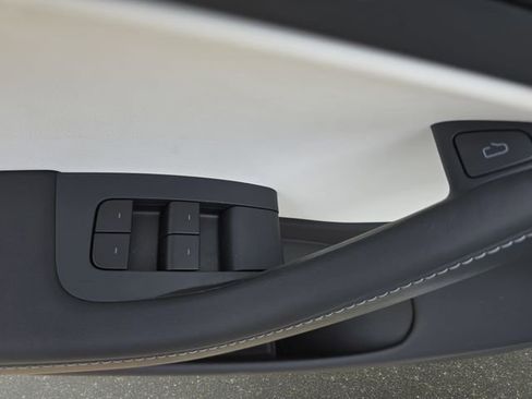 Used 2021 Tesla Model 3 Standard Range Plus image 31