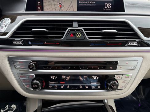 Used 2020 BMW 750i xDrive w/ Executive Package image 27