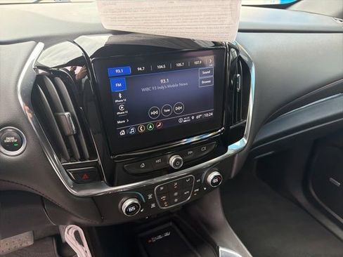 Used 2023 Chevrolet Traverse RS FWD image 31