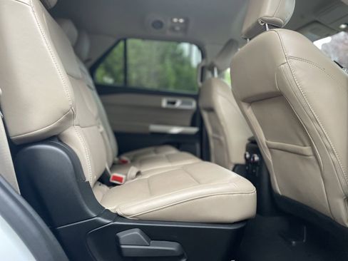 Used 2023 Ford Explorer Limited image 19