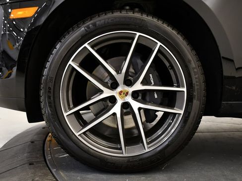 Certified 2026 Porsche Macan AWD/4WD image 15