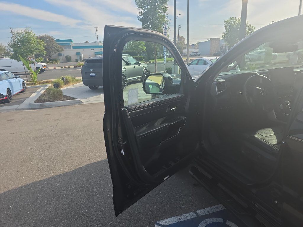 Used 2023 Toyota Tundra Limited AWD/4WD image 10