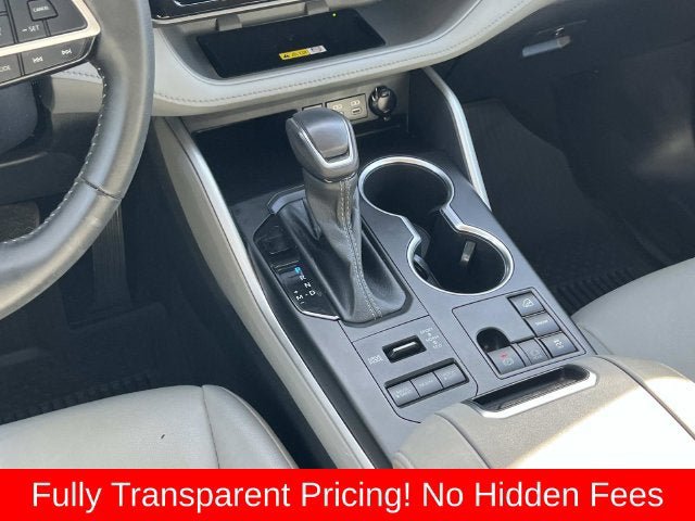 Used 2023 Toyota Highlander XLE AWD/4WD image 14