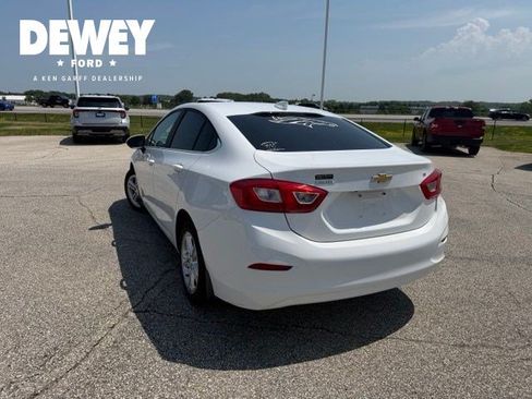 Used 2017 Chevrolet Cruze LT w/ Convenience Package FWD image 11