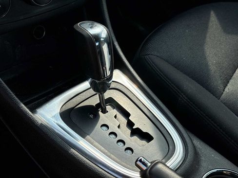 Used 2013 Dodge Avenger SE FWD image 19
