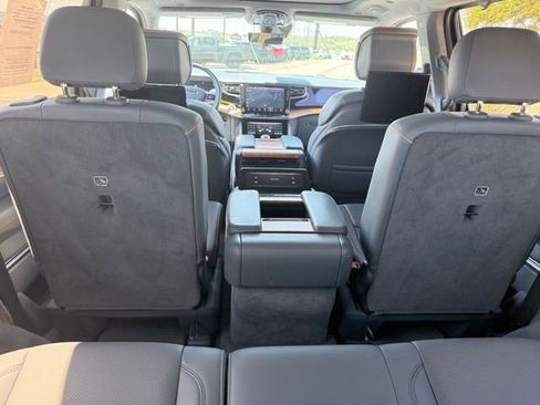 Used 2022 Jeep Grand Wagoneer Series III w/ Rear Seat Video Group 1 AWD/4WD image 14