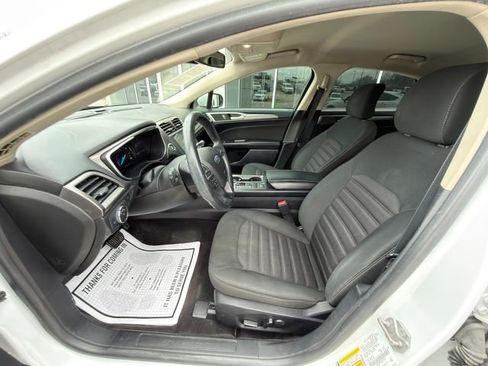 Used 2019 Ford Fusion SE image 18