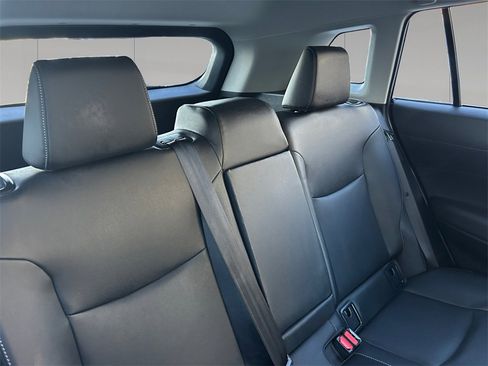 Used 2024 Toyota Corolla Cross XLE w/ Convenience Package image 18