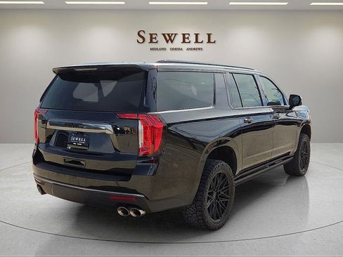 Used 2023 GMC Yukon XL AT4 image 4