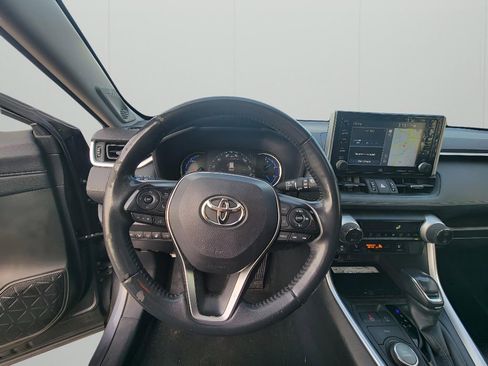 Used 2020 Toyota RAV4 Limited image 13