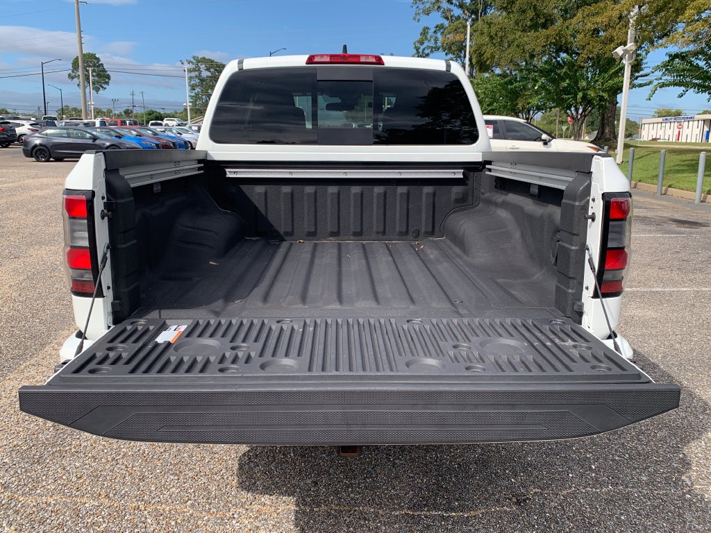 Used 2024 Nissan Frontier SV w/ SV Convenience Package RWD image 6