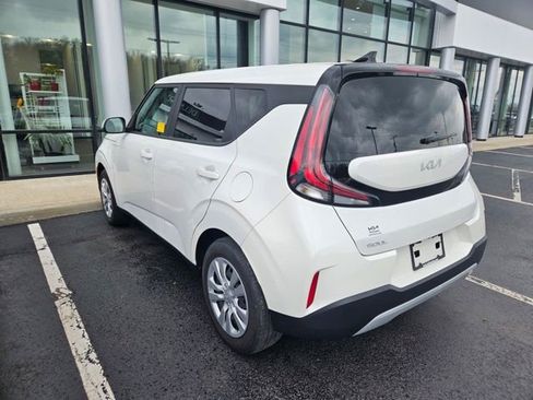 Used 2023 Kia Soul LX image 2