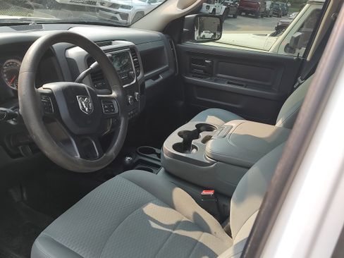 Used 2018 RAM 2500 Tradesman w/ Chrome Appearance Group AWD/4WD image 4