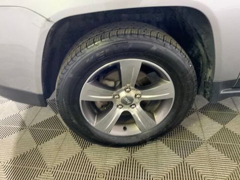 Used 2017 Jeep Compass High Altitude AWD/4WD image 9
