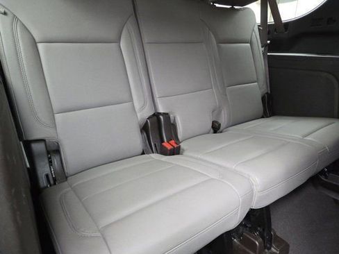 Used 2024 Chevrolet Suburban LT image 29