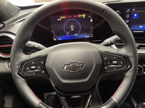 Used 2026 Chevrolet Trax RS FWD image 4