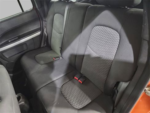 Used 2007 Chevrolet HHR LS image 12