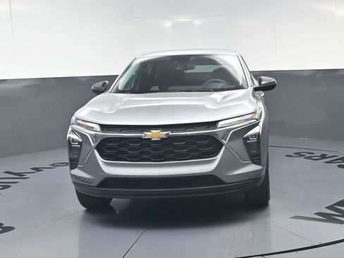 New 2026 Chevrolet Trax LS w/ Driver Confidence Package FWD image 5